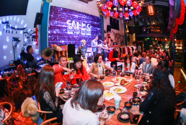 美睫女皇高级私人依厨开业